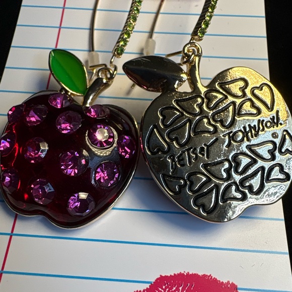 Betsey Johnson dangling apple earrings NIB - Picture 2 of 4